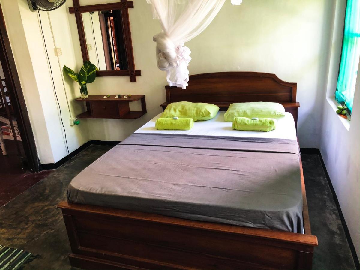 Circus Lagoon Hideaway Bed and Breakfast Dodanduwa Εξωτερικό φωτογραφία