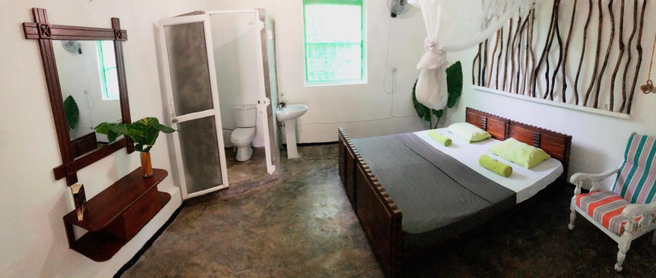 Circus Lagoon Hideaway Bed and Breakfast Dodanduwa Εξωτερικό φωτογραφία