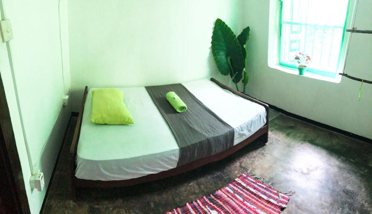 Circus Lagoon Hideaway Bed and Breakfast Dodanduwa Εξωτερικό φωτογραφία